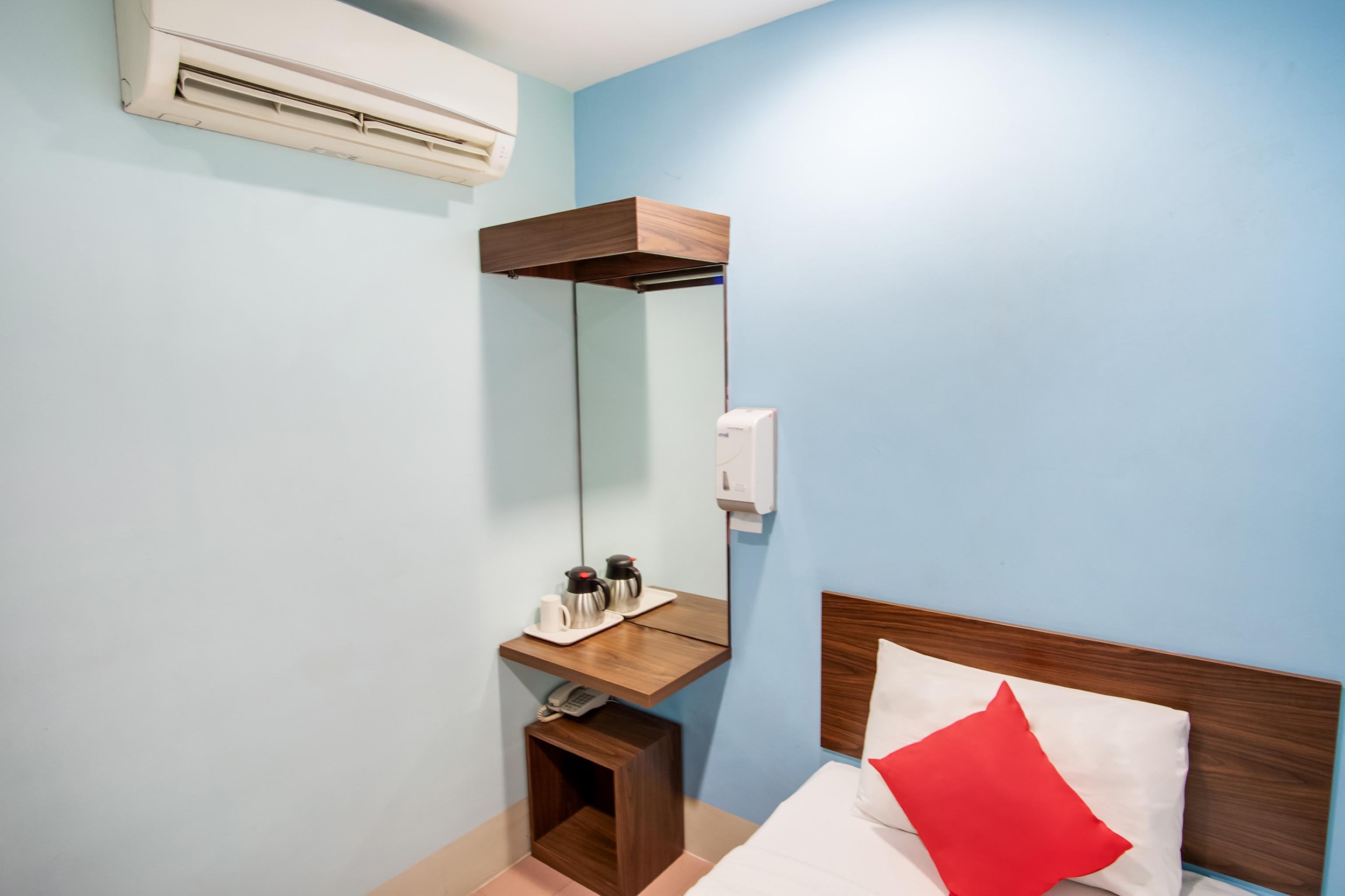 Oyo 89480 Dream House Hotel Скудай Екстериор снимка