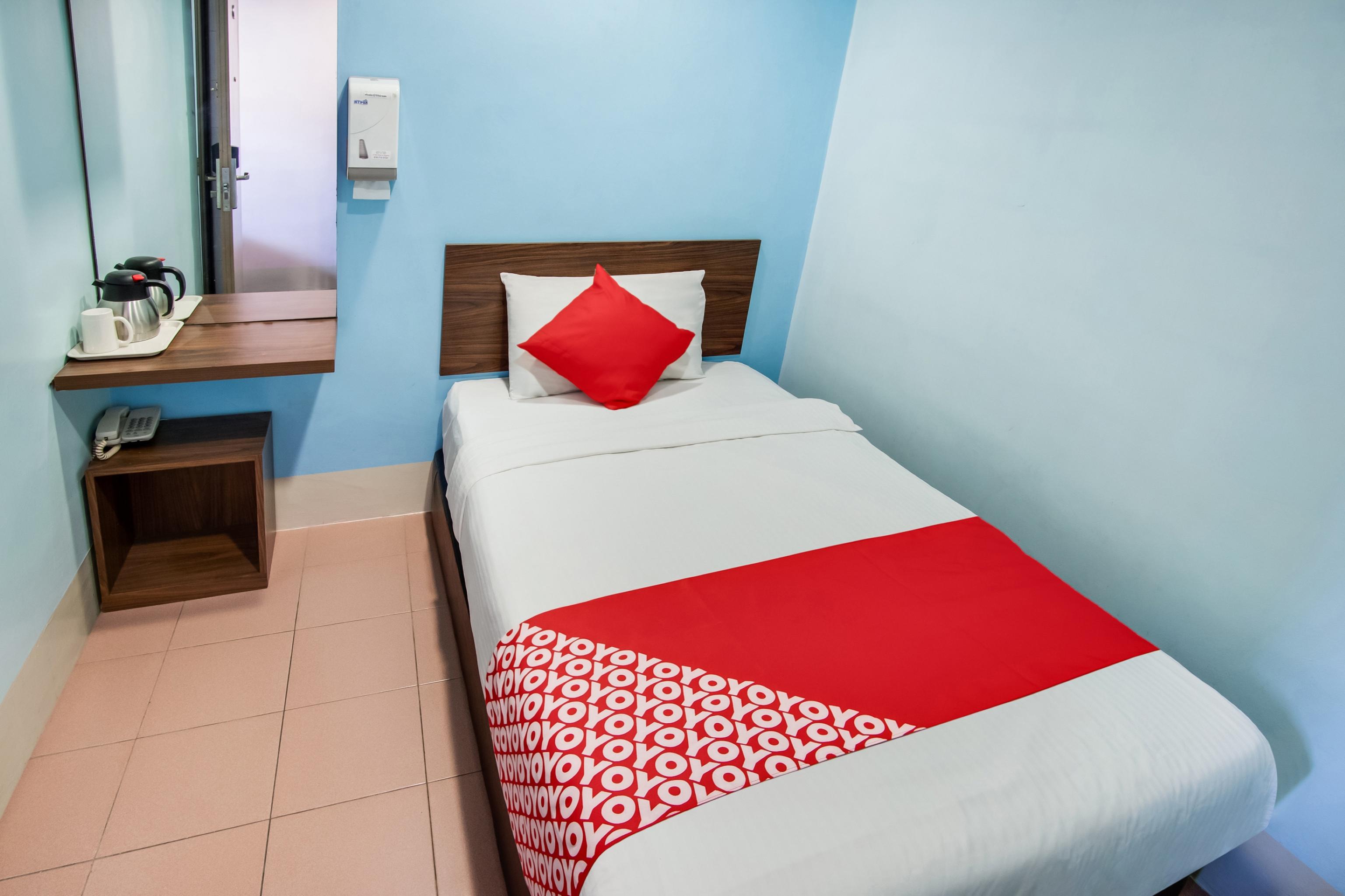 Oyo 89480 Dream House Hotel Скудай Екстериор снимка