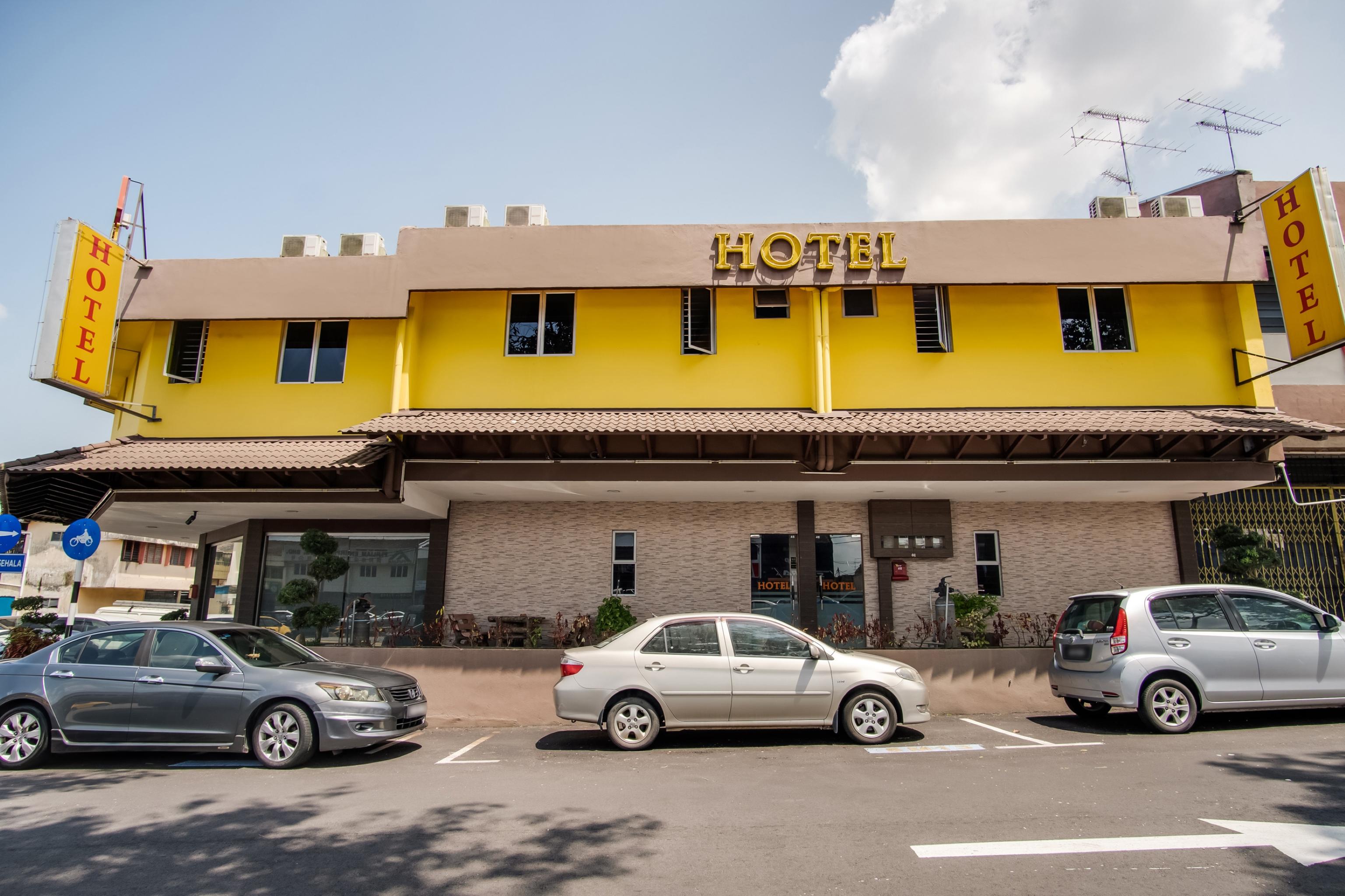 Oyo 89480 Dream House Hotel Скудай Екстериор снимка