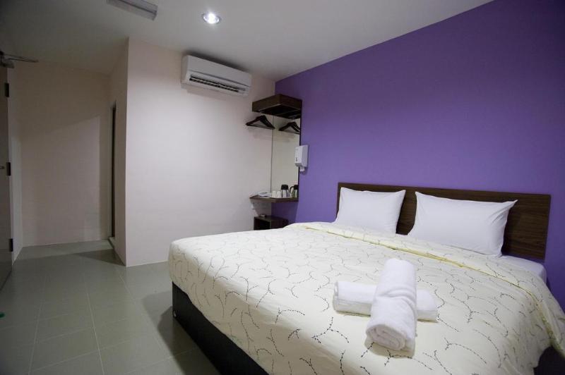 Oyo 89480 Dream House Hotel Скудай Екстериор снимка