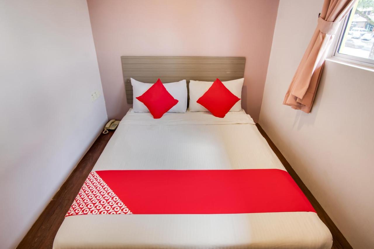 Oyo 89480 Dream House Hotel Скудай Стая снимка